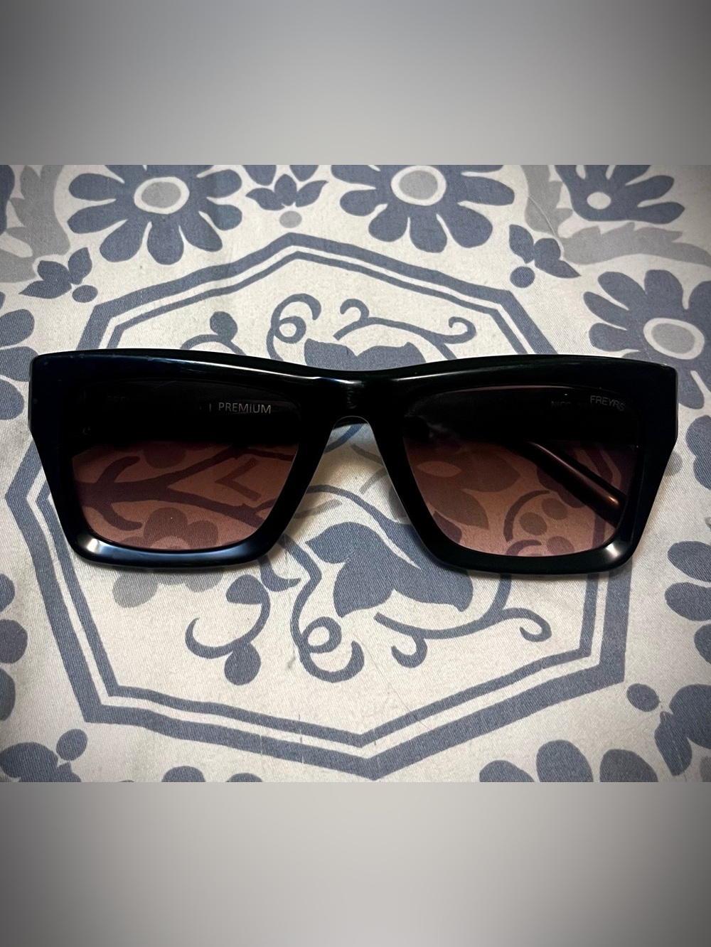 Freyrs Premium Unisex Black Square Sunglasses - Brown Gradient Lenses